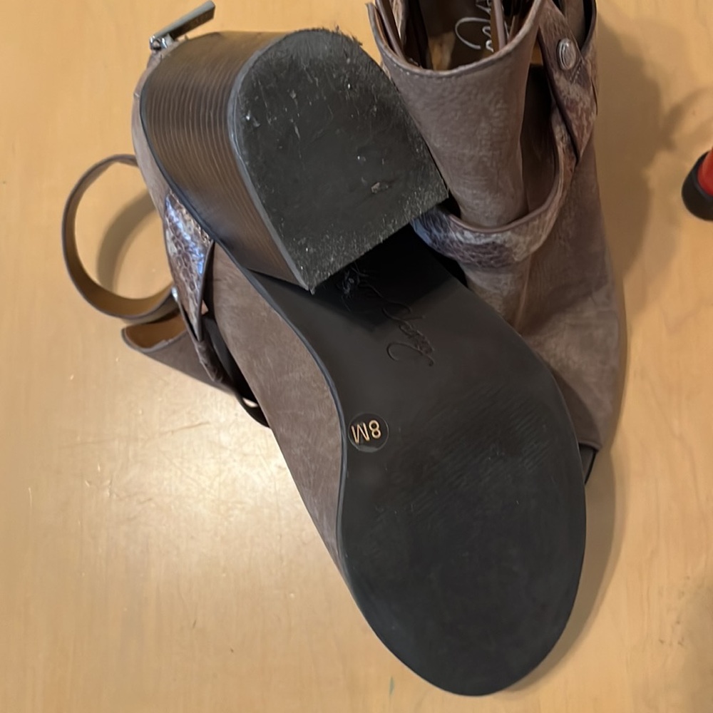 Beautiful open toe Booties - Picture 4 of 5